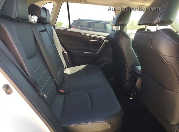 JTMB6RFV7ND050943 2022 TOYOTA RAV4 Белый Вид задней части салона