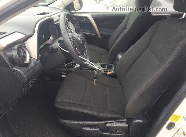 JTMBFREV0HJ124789 2017 TOYOTA RAV4 Белый Вид салона спереди