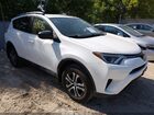 2018 Toyota Rav4 Le White vin: JTMBFREV5JJ244397