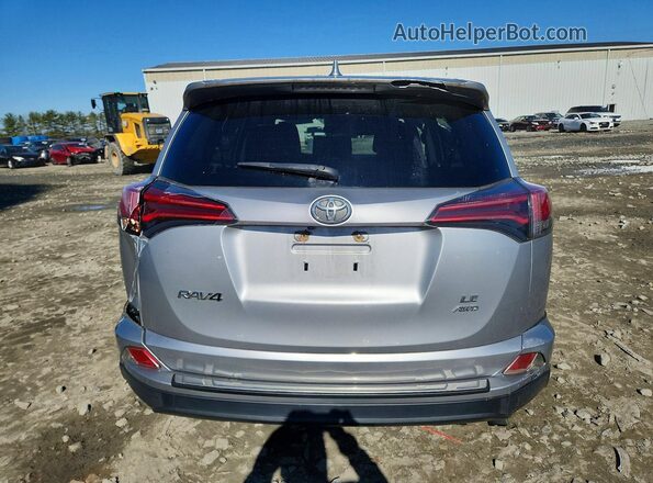 JTMBFREV6JJ196201 2018 TOYOTA LE Серебряный Вид сзади