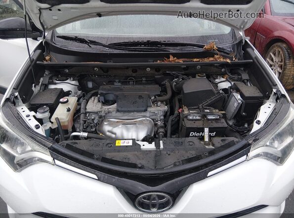 JTMBFREV7JJ186289 2018 TOYOTA LE White Вид ззаду