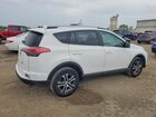 2017 Toyota Rav4 Le White vin: JTMBFREV8HJ167339