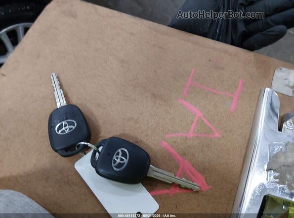 JTMBFREV9JJ255032 2018 TOYOTA RAV4 Белый Вид панели приборов