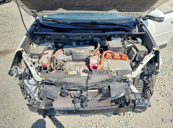 JTMDJREVXHD061884 2017 TOYOTA RAV4 White Widok komory silnika