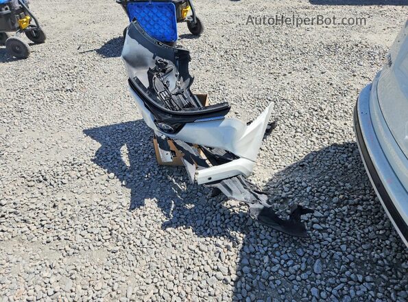 JTMDJREVXHD061884 2017 TOYOTA RAV4 White Widok naklejki z numerem VIN