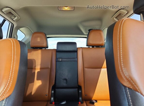 JTMDJREVXHD061884 2017 TOYOTA RAV4 White Widok tylnych siedzeń