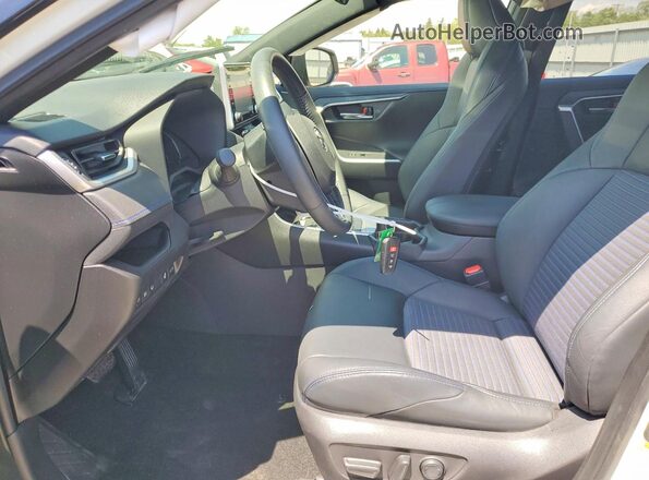 JTME6RFVXMJ006688 2021 TOYOTA RAV4 Белый Вид салона спереди