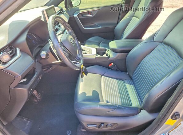 JTMEWRFV6KJ021038 2019 TOYOTA RAV4 Серебряный Вид салона спереди