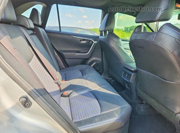 JTMEWRFV6KJ021038 2019 TOYOTA RAV4 Серебряный Вид задней части салона