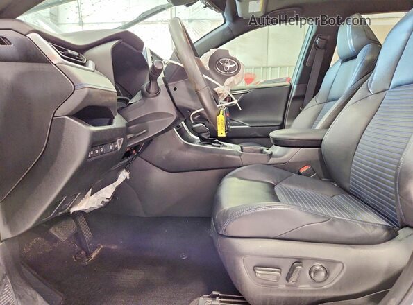JTMEWRFV8KD522673 2019 TOYOTA RAV4 Silver Front interior view