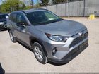 2021 Toyota Rav4 Xle Серебряный vin: JTMP1RFV8MD073912