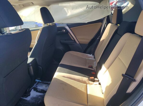 JTMRFREV2JJ236420 2018 TOYOTA RAV4 White Widok wnętrza z tyłu
