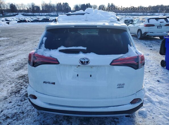 JTMRFREV2JJ236420 2018 TOYOTA RAV4 White Widok z tyłu