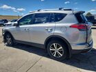 2018 Toyota Rav4 Xle Серебряный vin: JTMRFREV5JJ211172