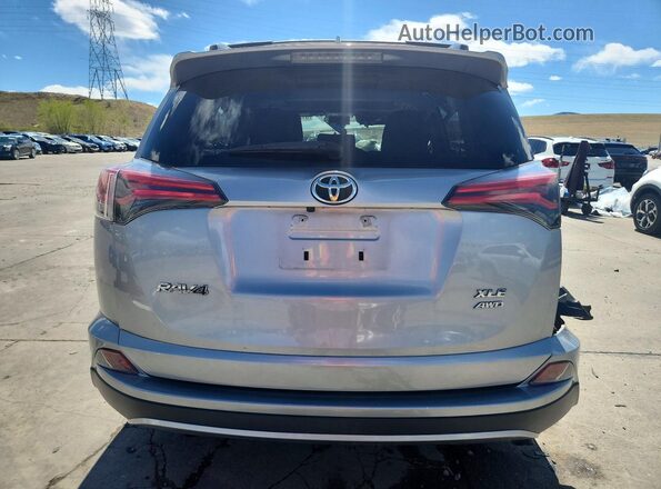 JTMRFREV5JJ211172 2018 TOYOTA RAV4 Серебряный Вид сзади