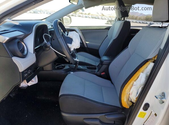JTMRFREV6JJ730053 2018 TOYOTA RAV4 White Вид салону спереду