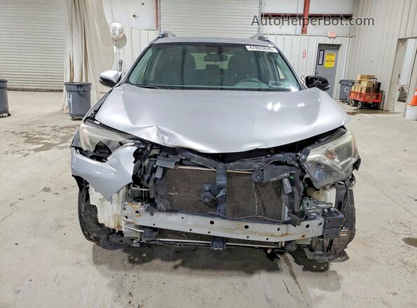 JTMRFREV7JJ255626 2018 TOYOTA RAV4 Серебряный Вид спереди