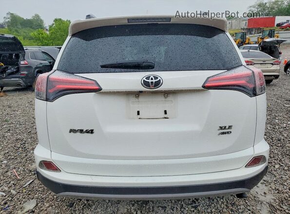 JTMRFREV8JJ244845 2018 TOYOTA RAV4 White Widok z tyłu