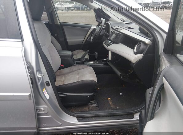 JTMWFREV1JD116092 2018 TOYOTA LE Серебряный Вид салона спереди