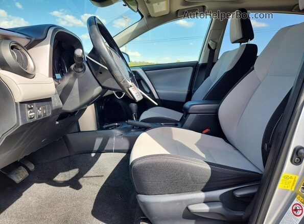 JTMWFREV2JJ200178 2018 TOYOTA RAV4 Silver Вид салону спереду
