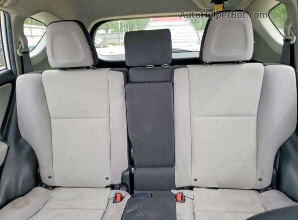 JTMWFREV3GJ067715 2016 TOYOTA RAV4 White Widok tylnych siedzeń