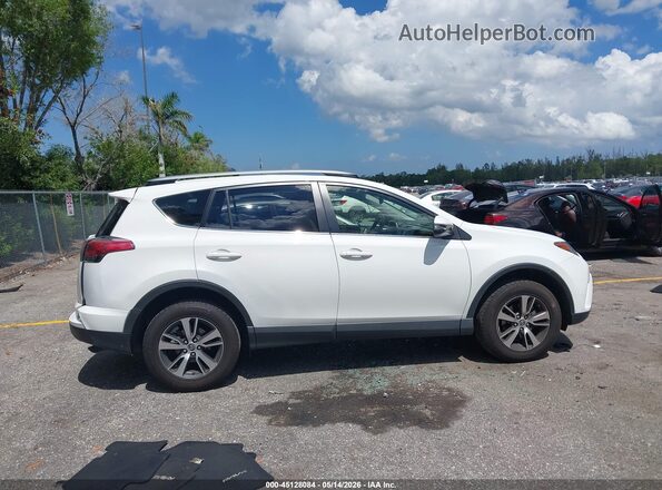JTMWFREV5JJ202555 2018 TOYOTA RAV4 White Widok wnętrza z tyłu