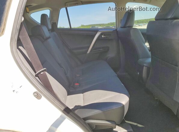 JTMYFREVXJD128878 2018 TOYOTA RAV4 Белый Вид задней части салона