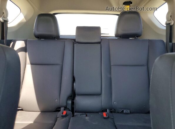 JTMYFREVXJD128878 2018 TOYOTA RAV4 Белый Вид задних сидений