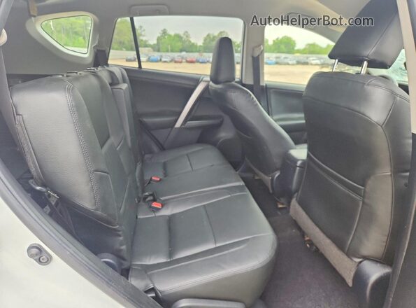 JTMZFREV9HJ109545 2017 TOYOTA RAV4 White Widok wnętrza z tyłu