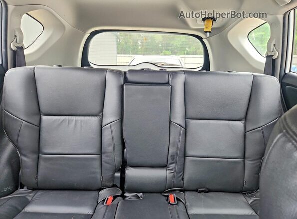 JTMZFREV9HJ109545 2017 TOYOTA RAV4 White Widok tylnych siedzeń