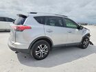 2018 Toyota Rav4 Le Серебряный vin: JTMZFREV9JJ158492