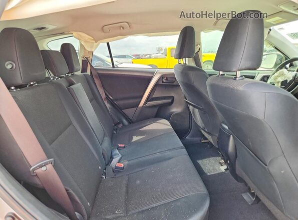 JTMZFREV9JJ158492 2018 TOYOTA RAV4 Серебряный Вид задней части салона