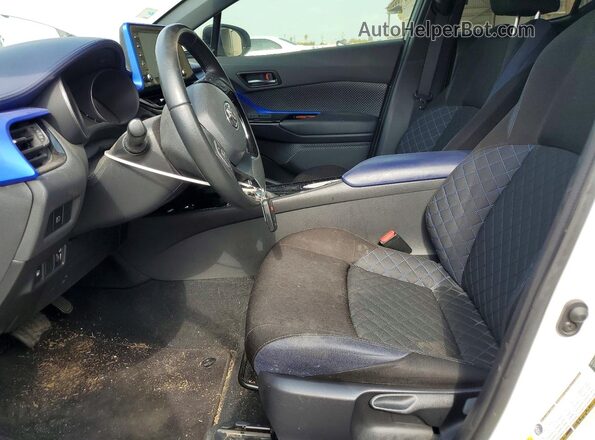 JTNKHMBX5M1111013 2021 TOYOTA C-HR White წინა სალონის ხედი