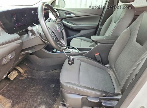 KL4AMBS29RB078503 2024 BUICK ENCORE Белый Вид салона спереди