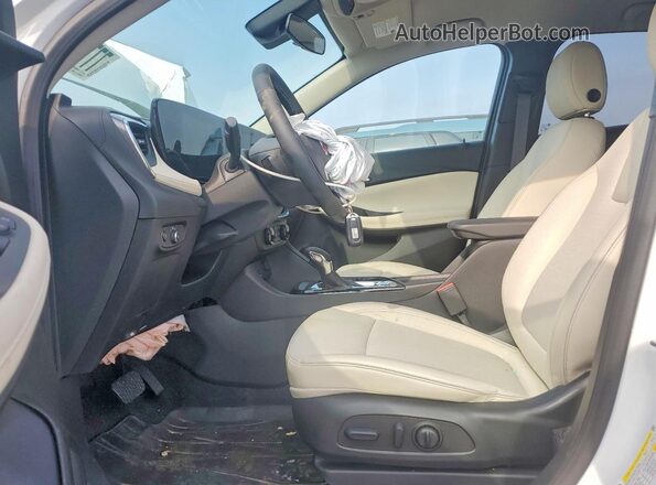 KL4AMBSL7TB008496 2026 BUICK ENCORE Белый Вид салона спереди