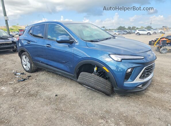KL4AMBSL8TB121745 2026 BUICK ENCORE Синий Передняя правая четверть