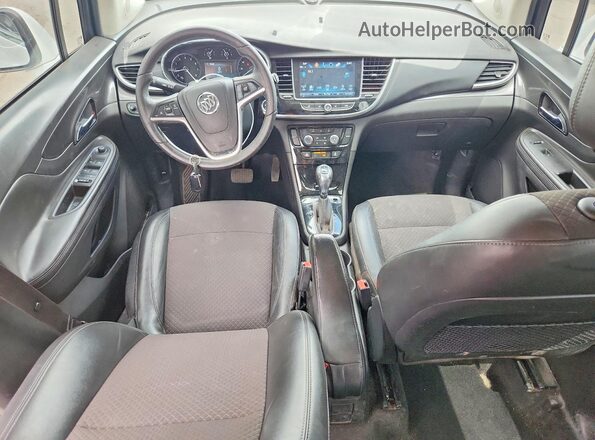 KL4CJASB7JB532649 2018 BUICK ENCORE Белый Вид панели приборов