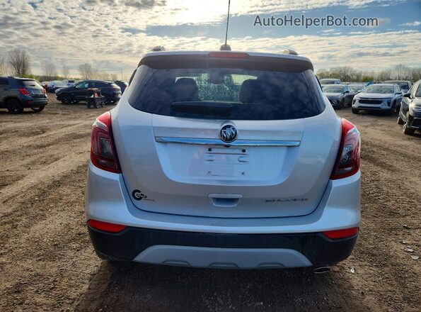 KL4CJASB9LB022659 2020 BUICK ENCORE Серебряный Вид сзади