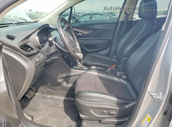 KL4CJASBXHB260897 2017 BUICK ENCORE Серебряный Вид салона спереди