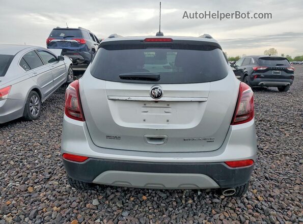 KL4CJESM3NB533697 2022 BUICK ENCORE Серебряный Вид сзади