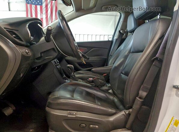 KL4CJGSB2LB060222 2020 BUICK ENCORE Белый Вид салона спереди