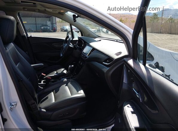 KL4CJHSM7HB101362 2017 BUICK ENCORE Белый Вид салона спереди