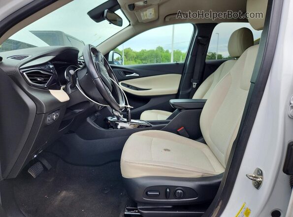 KL4MMBS29LB083107 2020 BUICK ENCORE White Widok wnętrza z przodu
