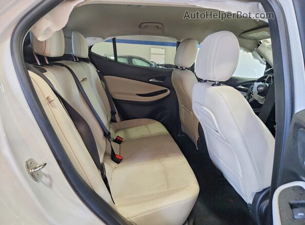 KL4MMDS29PB027475 2023 BUICK ENCORE White Widok wnętrza z tyłu