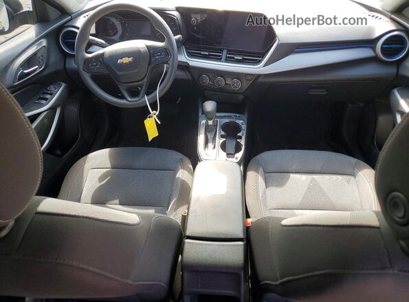 KL77LFE20RC100420 2024 CHEVROLET TRAX Черный Вид панели приборов