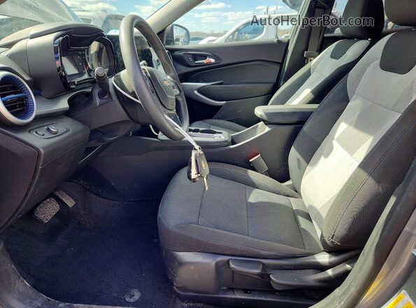 KL77LFE20RC213056 2024 CHEVROLET TRAX Silver Widok wnętrza z przodu