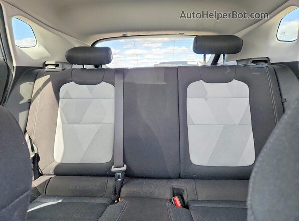 KL77LFE20RC213056 2024 CHEVROLET TRAX Silver Widok tylnych siedzeń