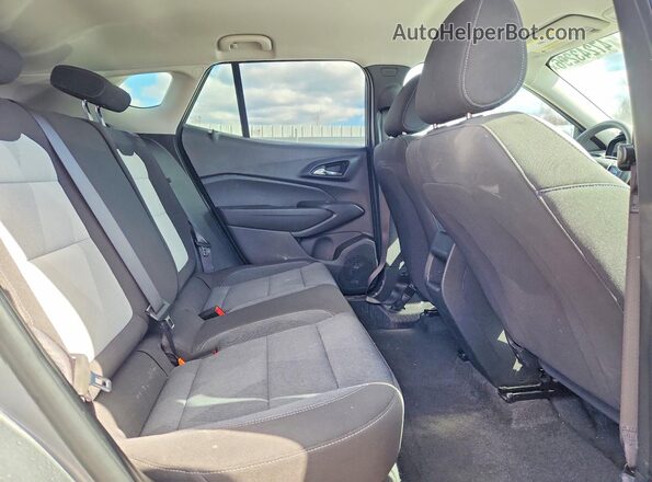 KL77LFE20RC213056 2024 CHEVROLET TRAX Silver Widok wnętrza z tyłu