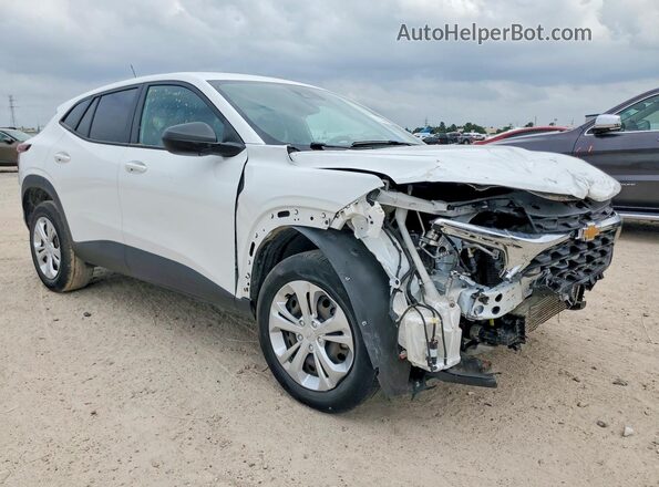 KL77LFE23RC004054 2024 CHEVROLET TRAX Белый Передняя правая четверть