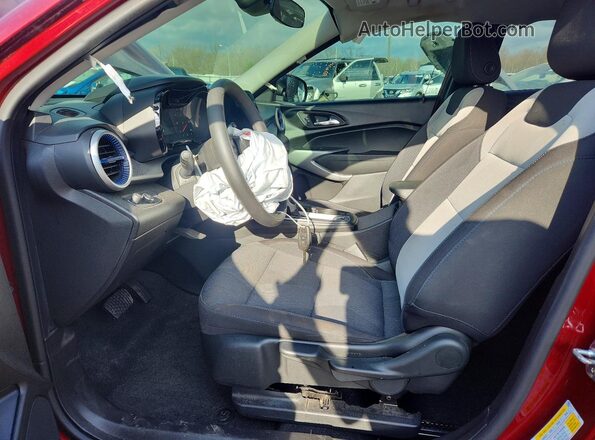 KL77LFE23RC054839 2024 CHEVROLET TRAX Burgundy Вид салону спереду
